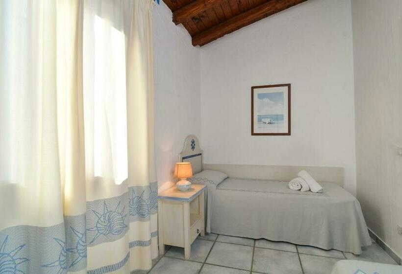 اتاق خانوادگی, Li Suari Club Village