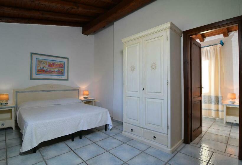 اتاق خانوادگی, Li Suari Club Village