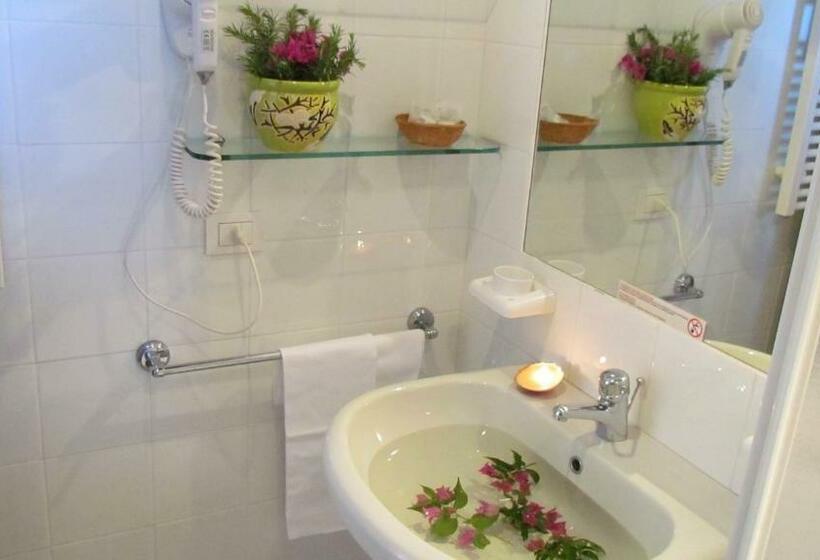 اتاق استاندارد, Li Suari Club Village