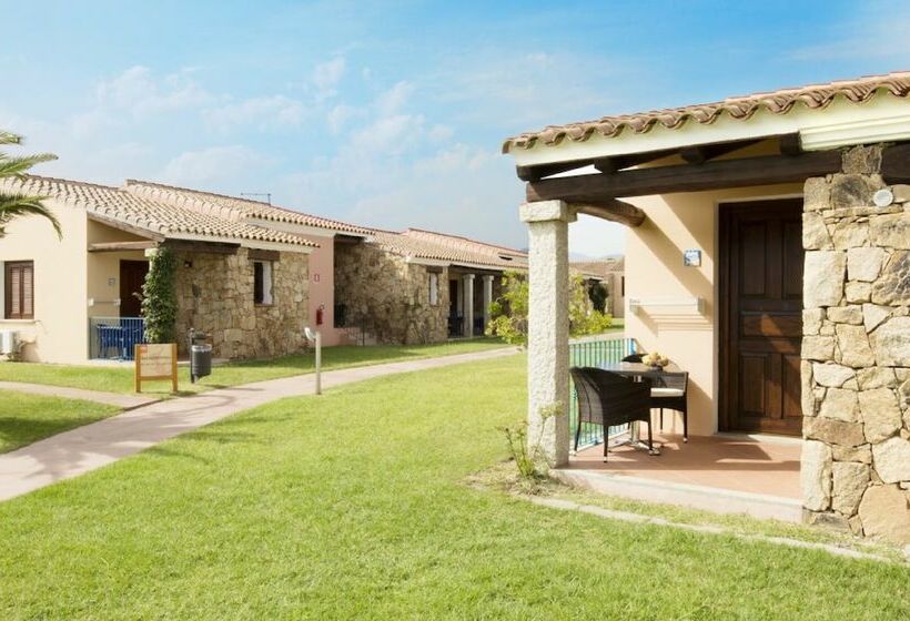 اتاق خانوادگی, Li Suari Club Village