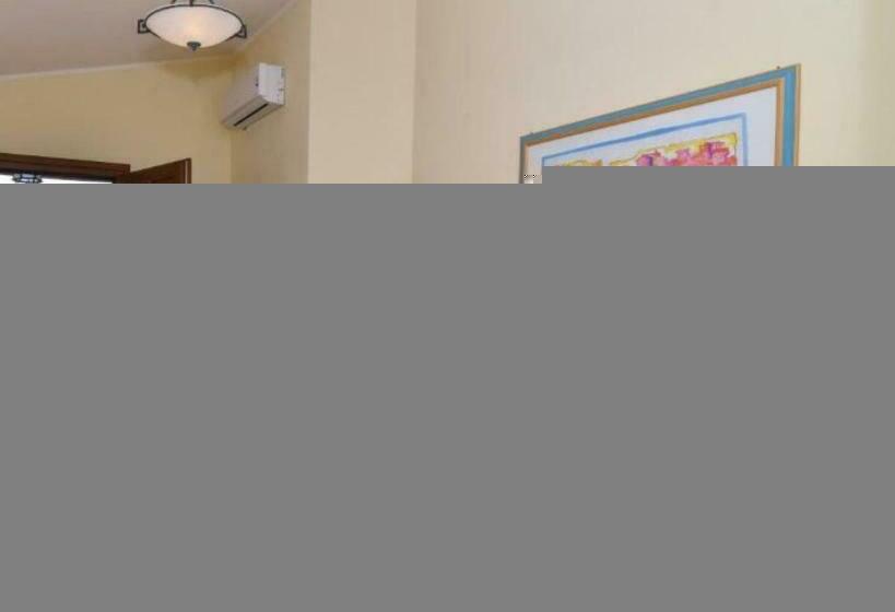 اتاق استاندارد سه تخته با چشمانداز باغ, Li Suari Club Village