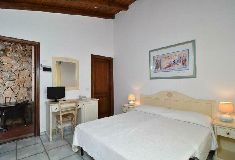 اتاق استاندارد با چشمانداز باغ, Li Suari Club Village