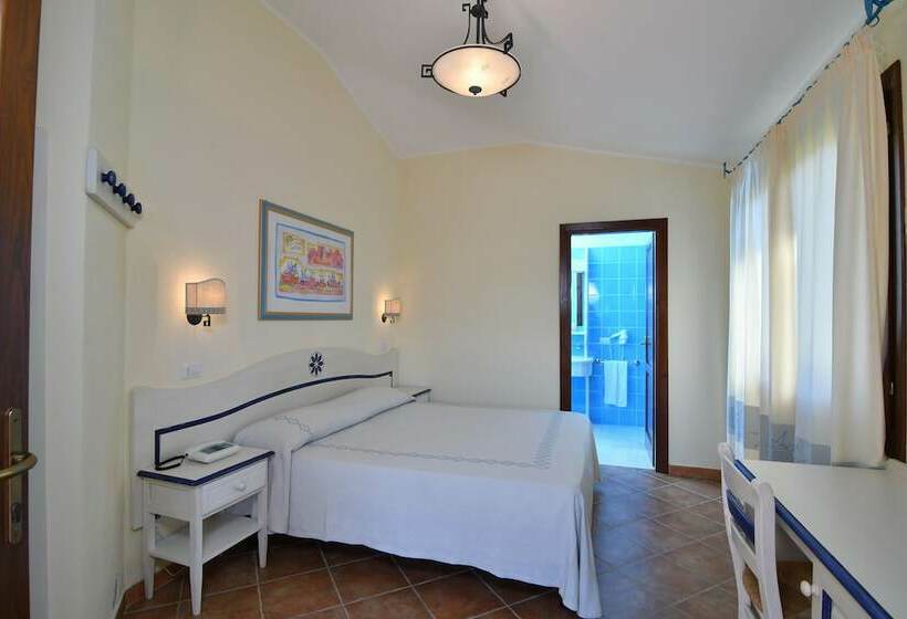 اتاق عادی, Li Suari Club Village