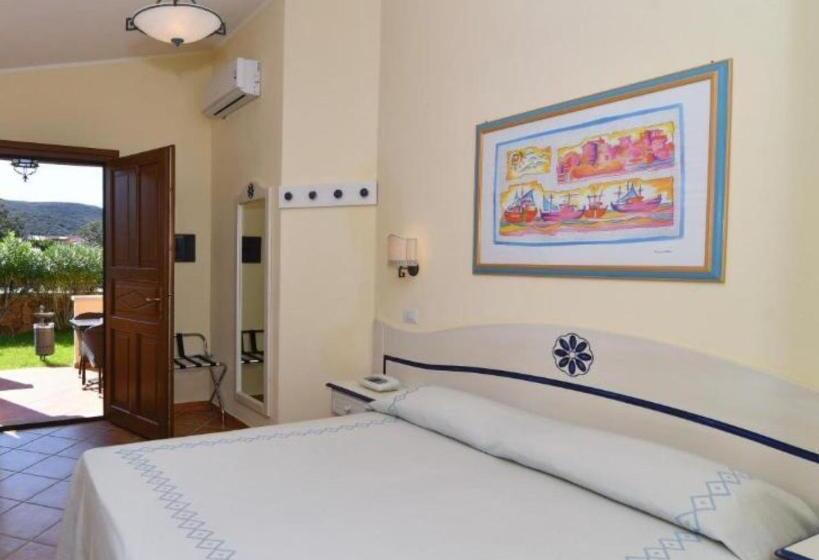 اتاق استاندارد چهارنفره با چشمانداز باغ, Li Suari Club Village