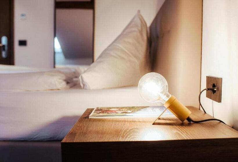 ペントハウスルーム, Mandelhof S