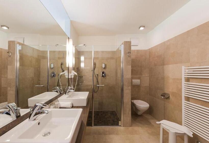 ジュニアスイート, Mandelhof S