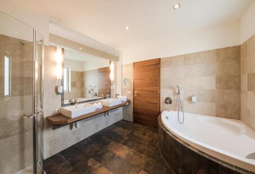 デラックスジュニアスイート, Mandelhof S