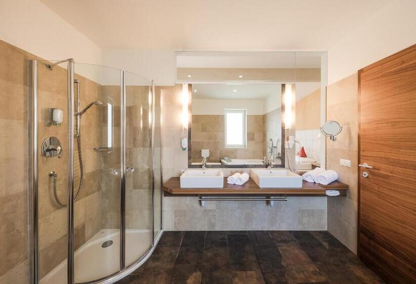 デラックスジュニアスイート, Mandelhof S