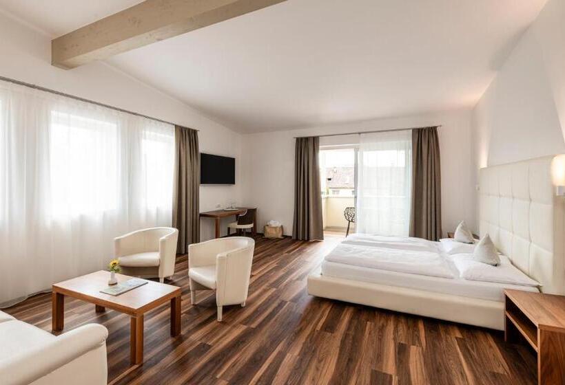 デラックスジュニアスイート, Mandelhof S