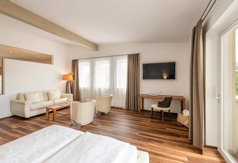 デラックスジュニアスイート, Mandelhof S