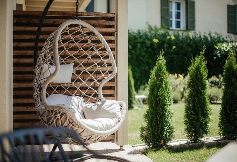 庭の見えるジュニアスイート, Mandelhof S