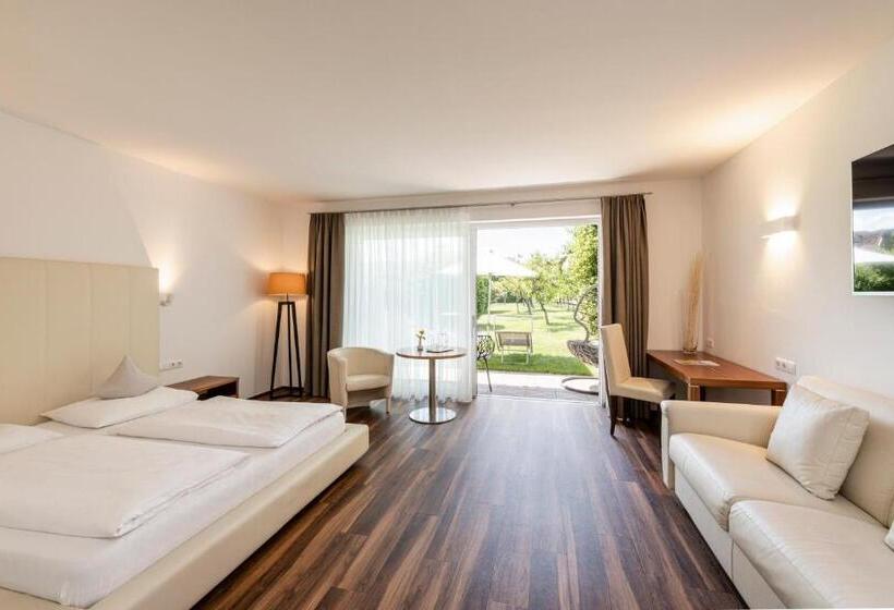 庭の見えるジュニアスイート, Mandelhof S