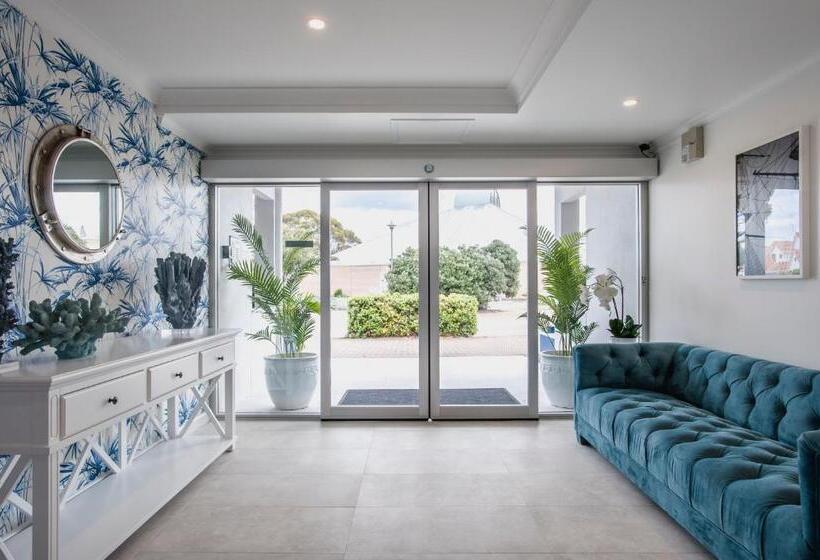 디럭스 스위트, Marina