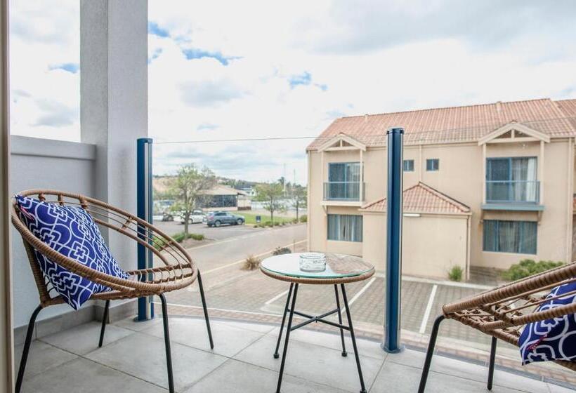 디럭스 스위트, Marina