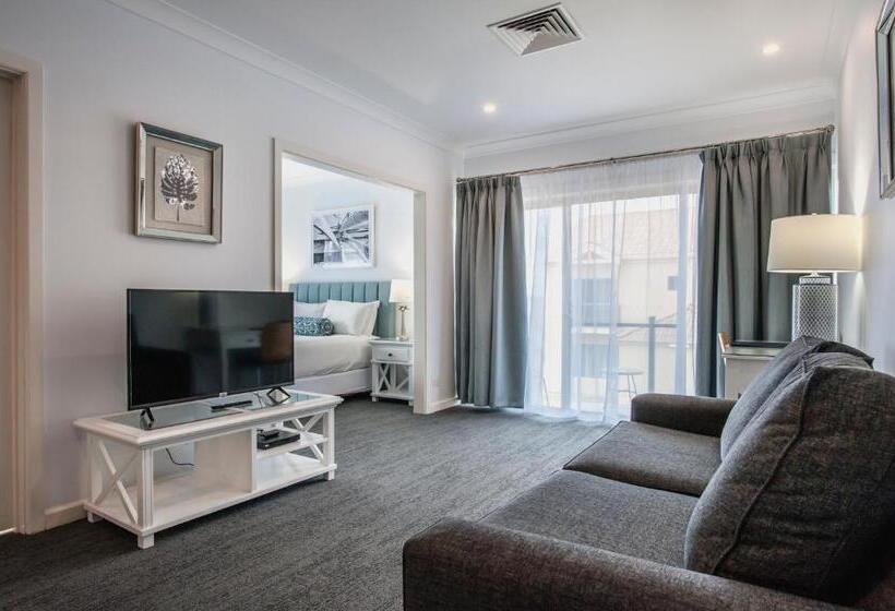 디럭스 스위트, Marina