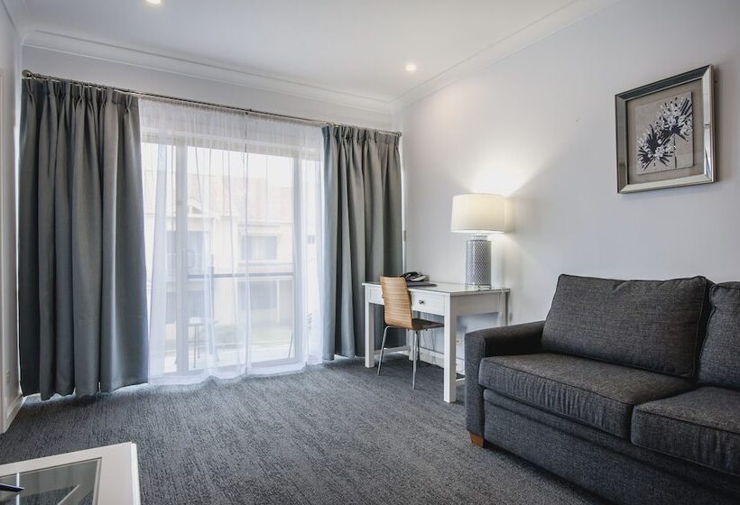 디럭스 스위트, Marina