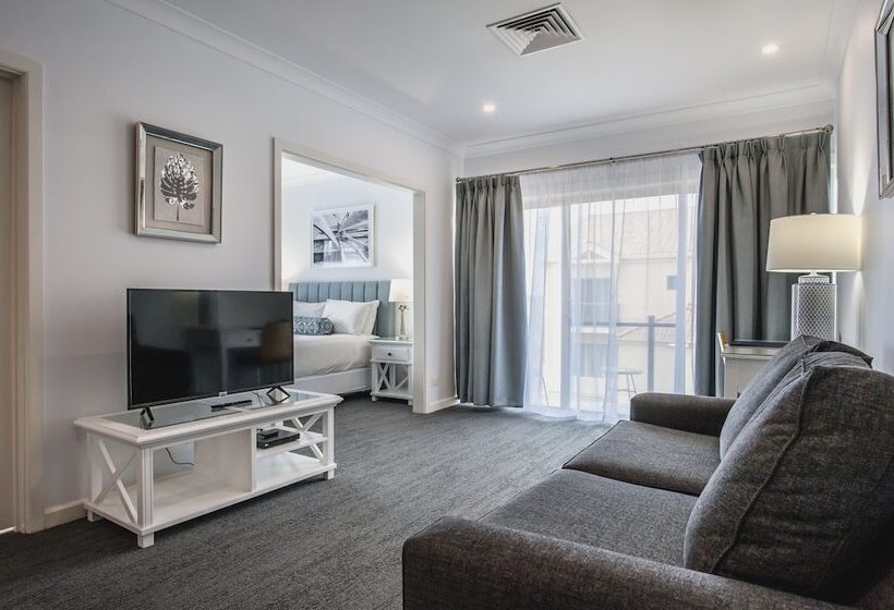 디럭스 스위트, Marina