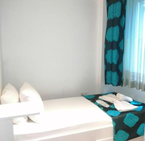 スタンダードトリプルルーム, Minel