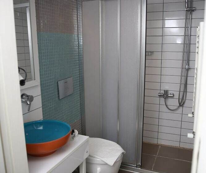 スタンダードトリプルルーム, Minel