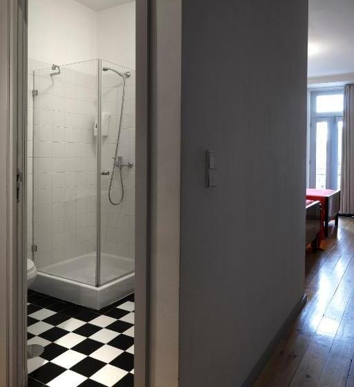 اتاق لوکس با چشمانداز, Oportohouse