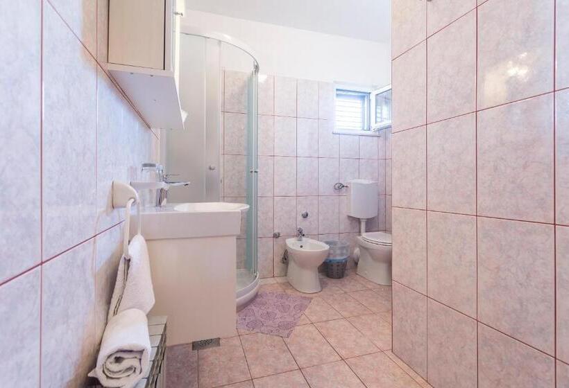 סטודיו סטנדרטי נוף לגינה, Pansion Amigos