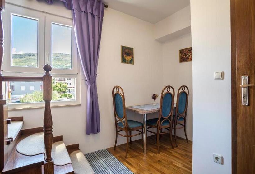 דירת חדר נוף לים, Pansion Amigos