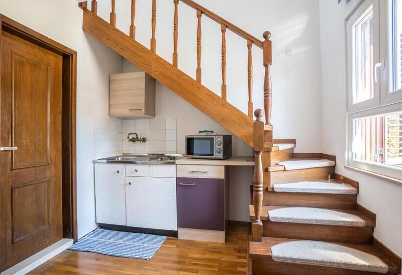 דירת חדר נוף לים, Pansion Amigos