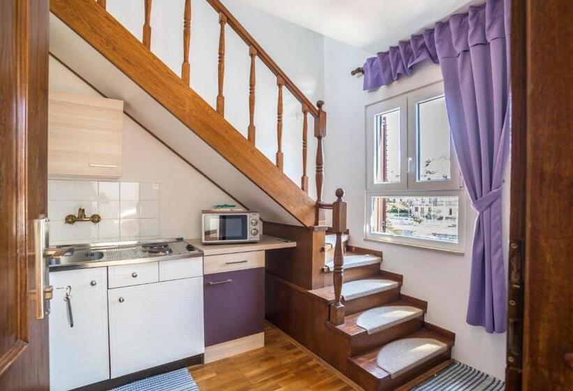 דירת חדר נוף לים, Pansion Amigos