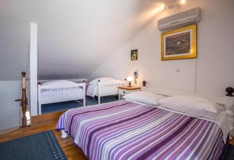 דירת חדר נוף לים, Pansion Amigos