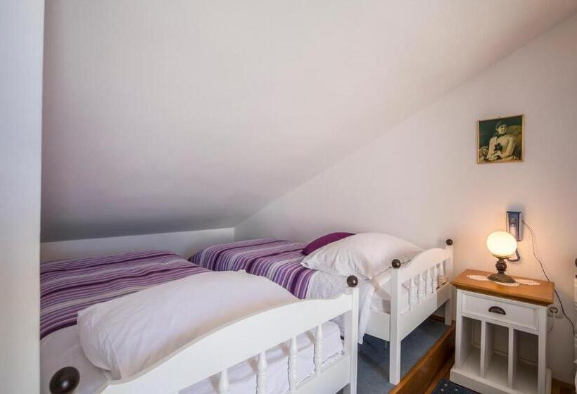 דירת חדר נוף לים, Pansion Amigos