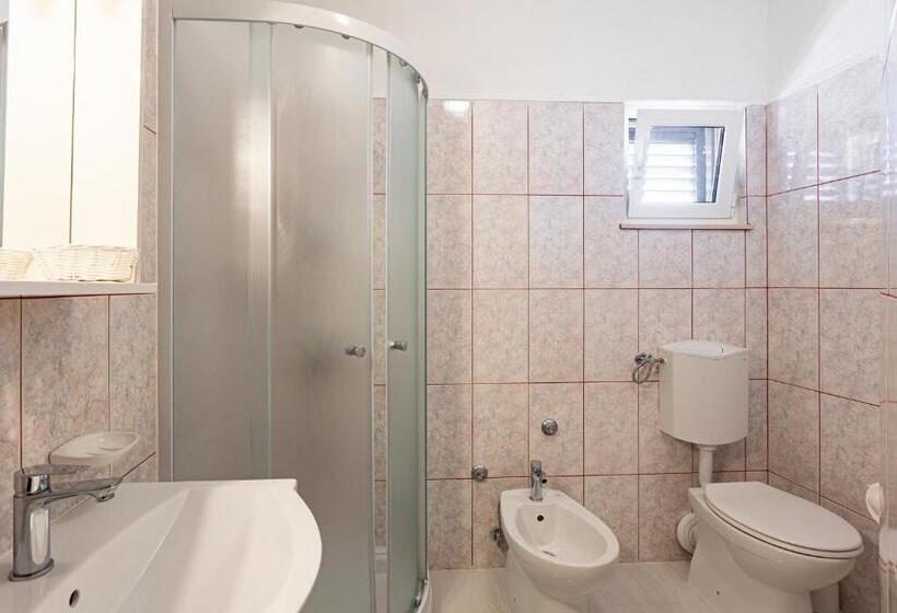 סטודיו סטנדרטי נוף לגינה, Pansion Amigos