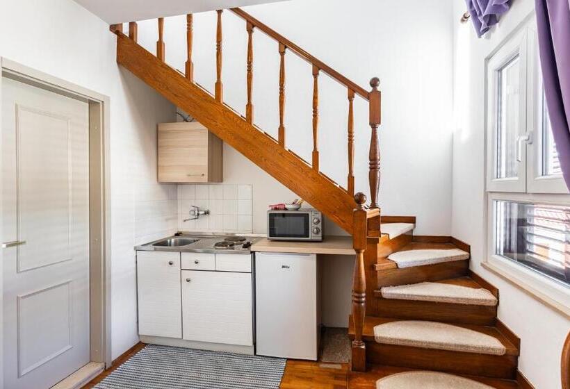 דירת חדר נוף לים, Pansion Amigos