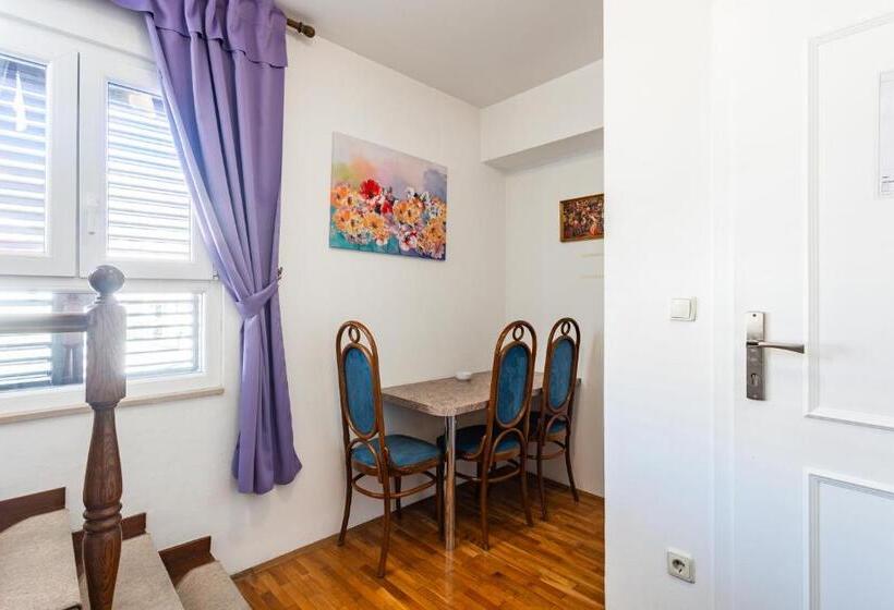 דירת חדר נוף לים, Pansion Amigos