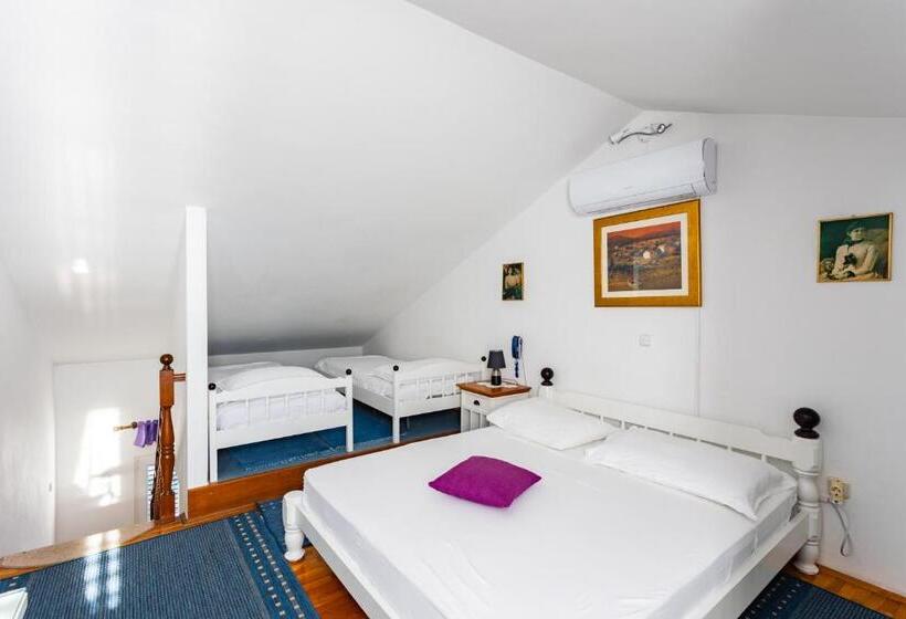 דירת חדר נוף לים, Pansion Amigos