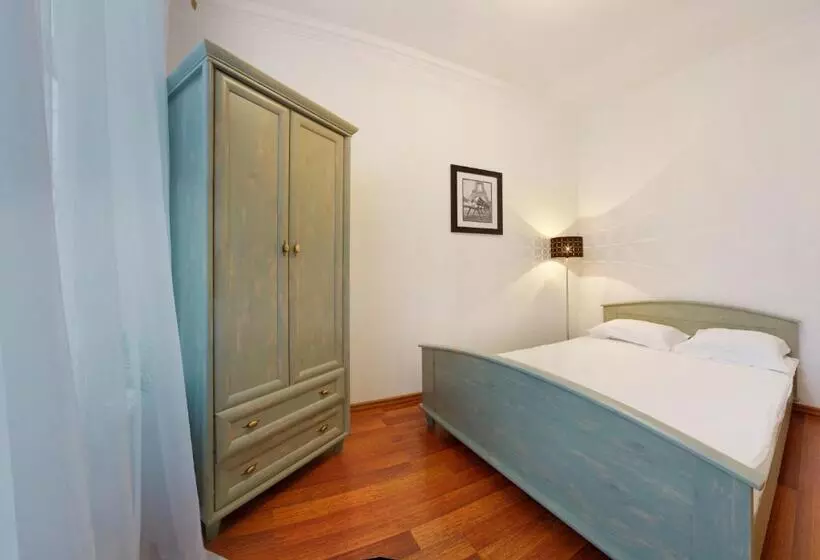 Apartament 1 Dormitor cu Balcon, Reno