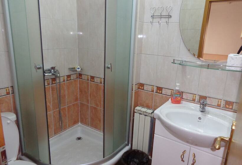 اتاق استاندارد یک نفره, Tokin House