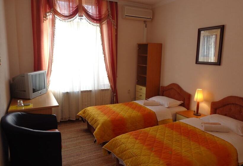 اتاق استاندارد یک نفره, Tokin House