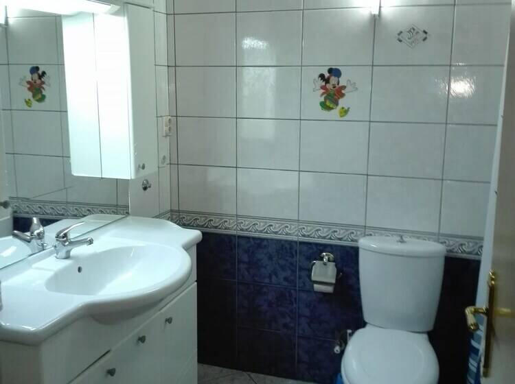 اتاق استاندارد یک نفره, Tokin House