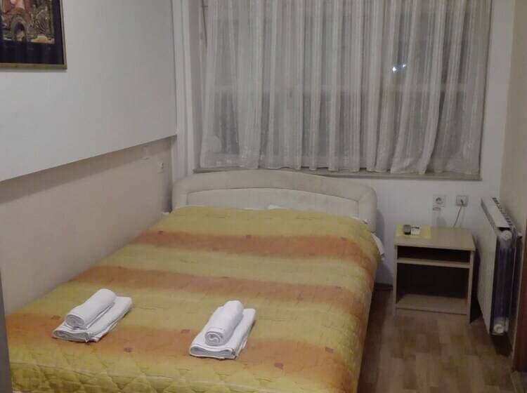 اتاق استاندارد یک نفره, Tokin House