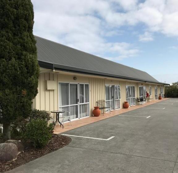 استودیوی استاندارد, Jade Court Motel