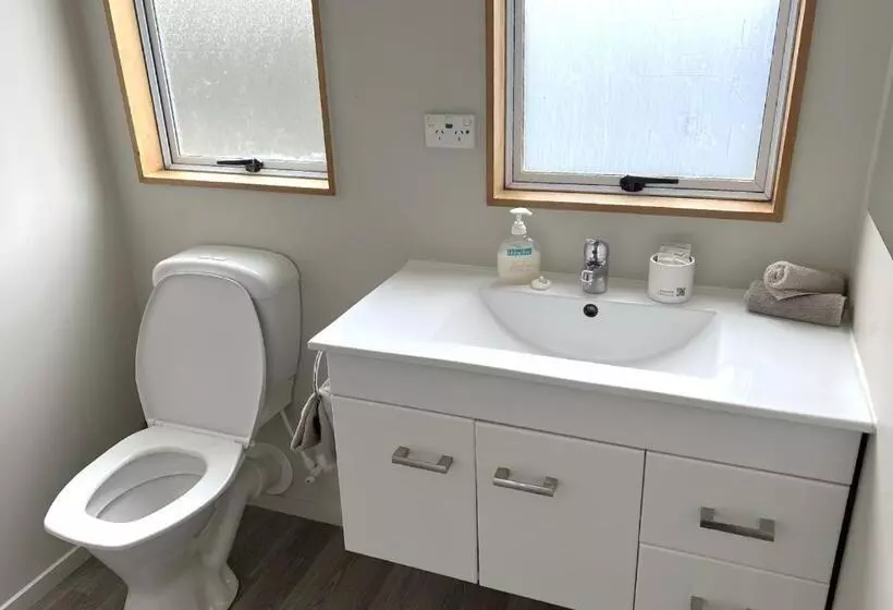 آپارتمان 2 خوابه, Jade Court Motel