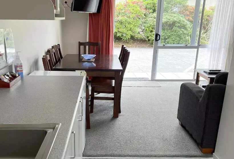 آپارتمان 2 خوابه, Jade Court Motel