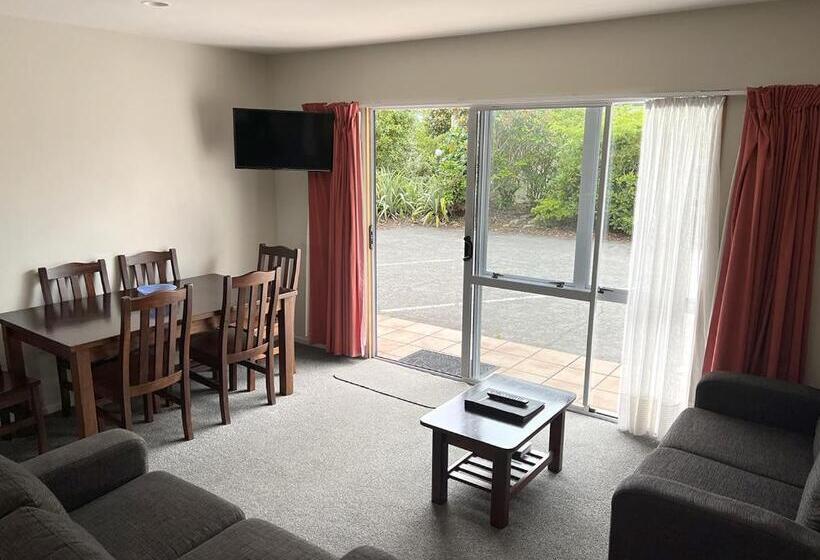 آپارتمان 2 خوابه, Jade Court Motel