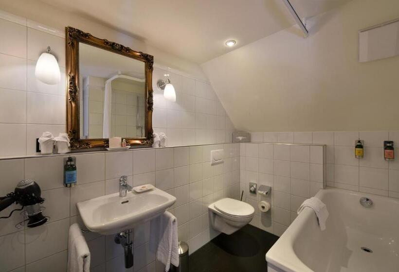 غرفة أساسية ثلاثية, Romantik Hotel Schwan