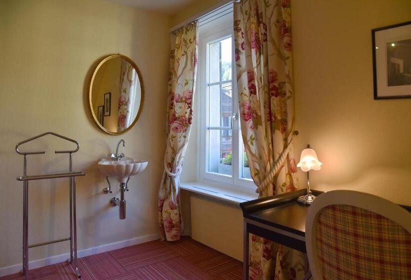 חדר בסיסי לשלושה, Romantik Hotel Schwan