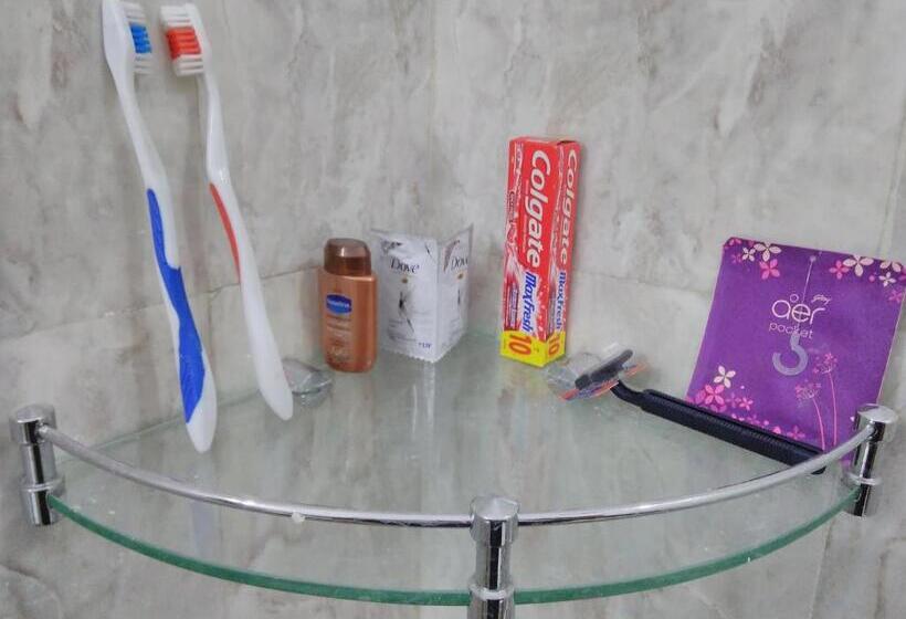 اتاق استاندارد چهار تخته, Vajrabodhi Guest House