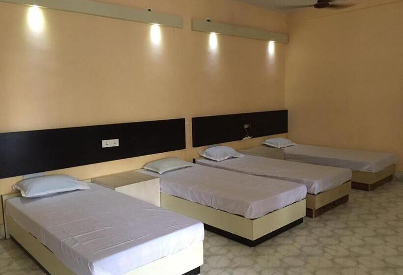 اتاق استاندارد چهار تخته, Vajrabodhi Guest House