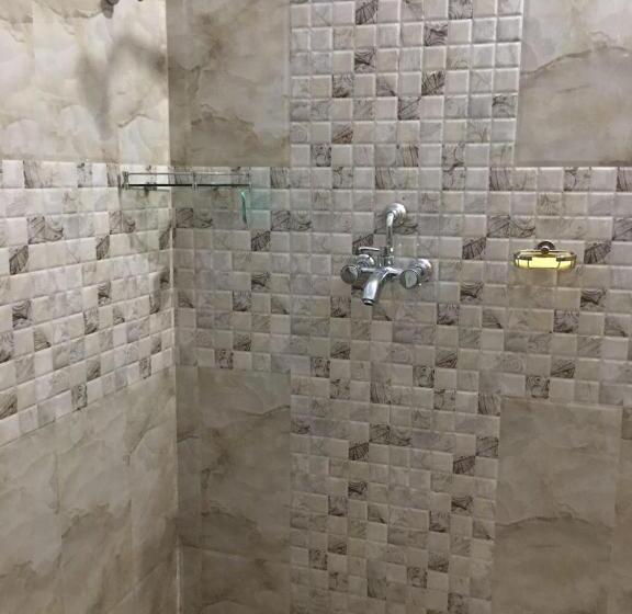 اتاق استاندارد چهار تخته, Vajrabodhi Guest House