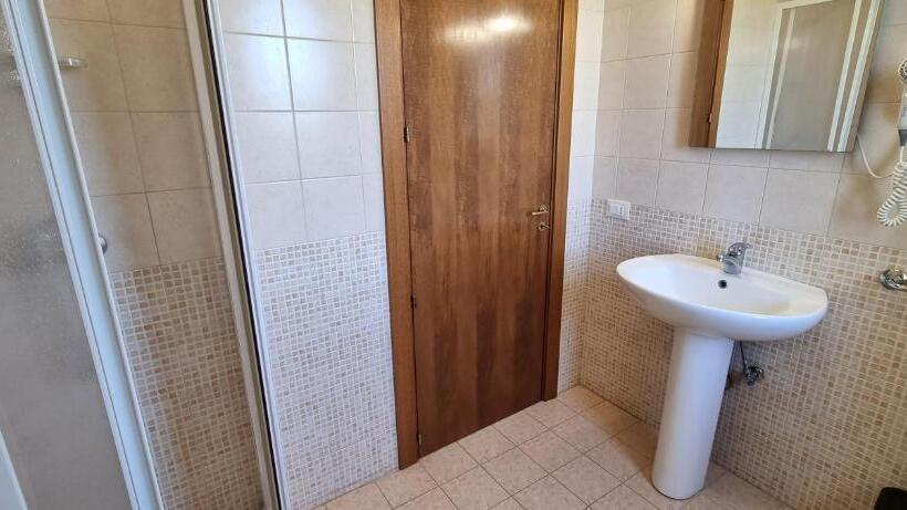 חדר סטודיו סטנדרד, Catona House