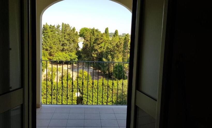 חדר סטודיו סטנדרד, Catona House